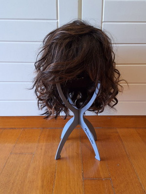 Wig synthetic like new with care shampoo and stand