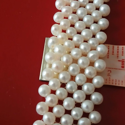 Bracelet with natural pearls and 14k gold clasp, like new, 19 cm