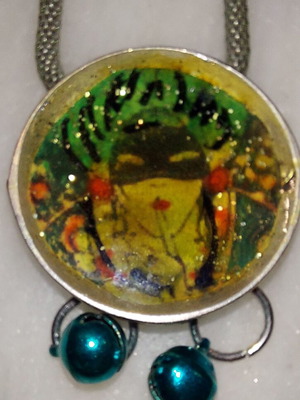 Handmade women's necklace set like new, multicolored silver
