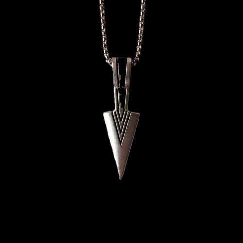 Men's Necklace with Arrowhead Pendant like new, silver