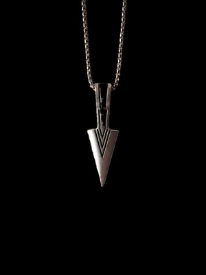 Men's Necklace with Arrowhead Pendant like new, silver