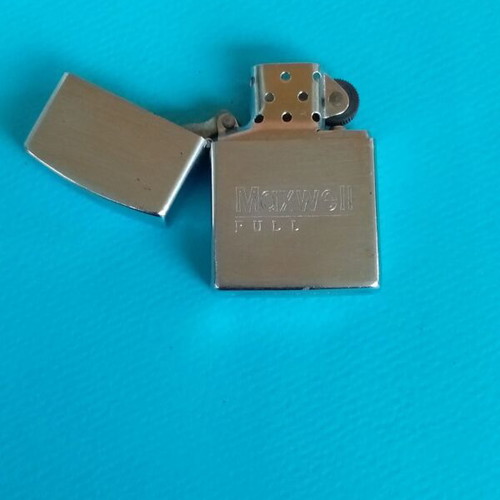 Maxwell Full lighter like new, vintage metal