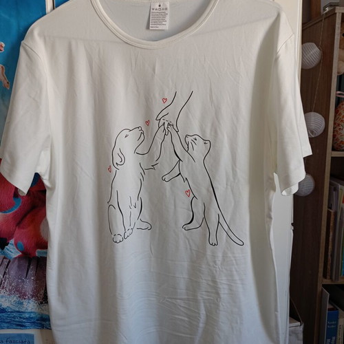 T-shirt brand new, size M, oversized style with cat and dog pattern