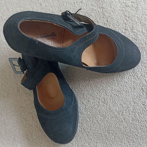 Women's black platform shoes size 39 like new, genuine leather