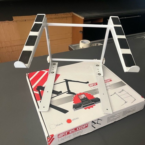 Laptop stand like new, ideal for DJ