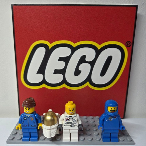 Lego 3 astronaut minifigures new