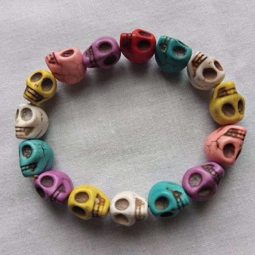 Skull bracelet made of colorful haolite stretch like new