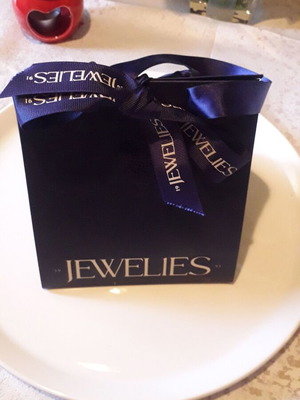 Jewelies gift box like new pyramid-shaped