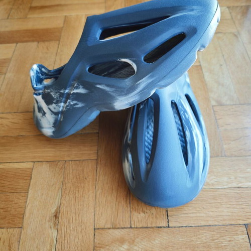 Foam Slip-On Shoes like new, size 46, marble gray and white