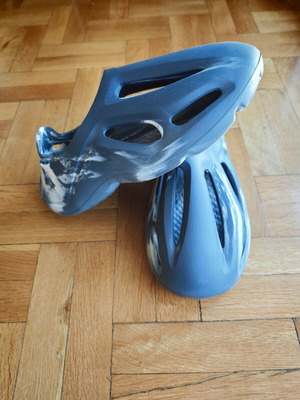 Foam Slip-On Shoes like new, size 46, marble gray and white