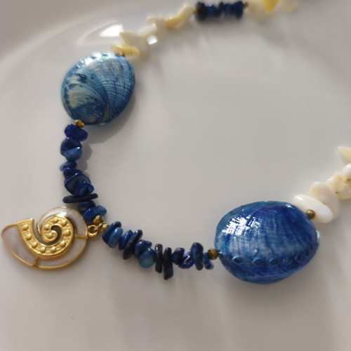 Necklace with shells and steel pendant, new, blue