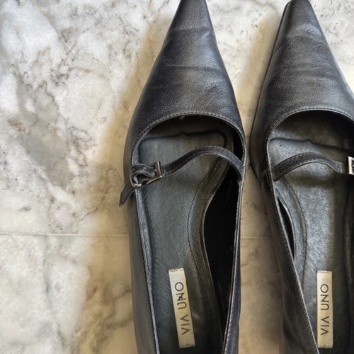 Via Uno Black Low Heel Pointed Mary Janes like new