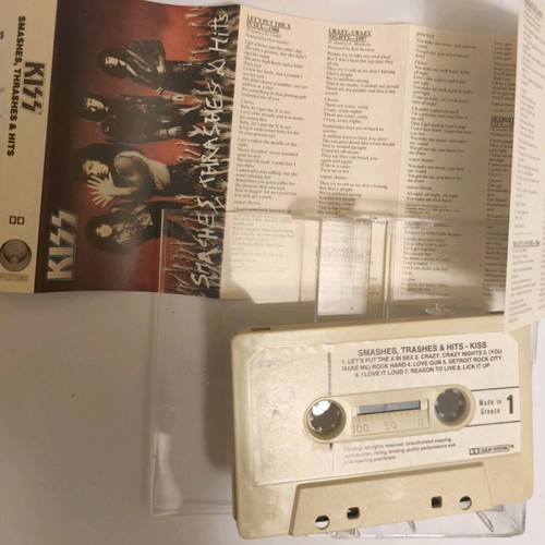 Kiss Smashes, Thrashes & Hits 1988 cassette like new, rock