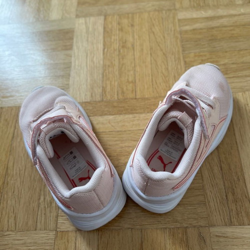 Puma kids athletic shoes used size 24