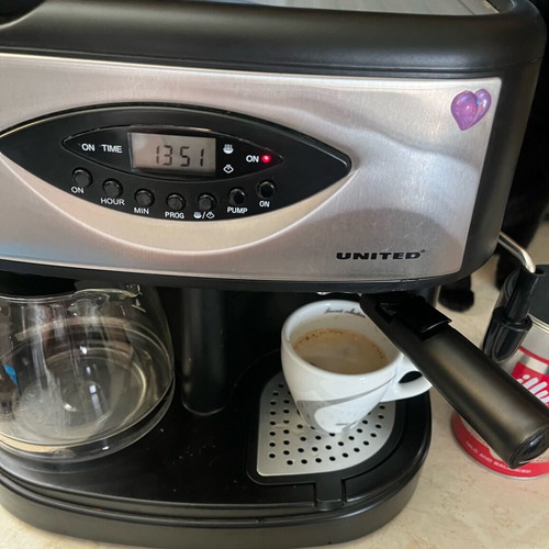United coffee maker like new with milk frother