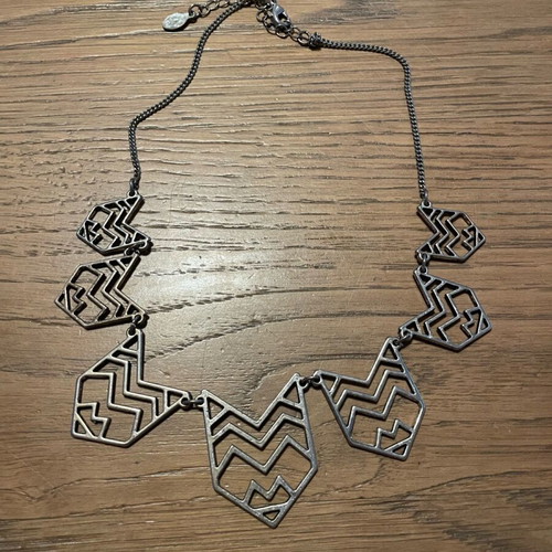 Silver statement necklace like new