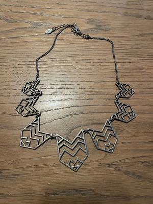 Silver statement necklace like new
