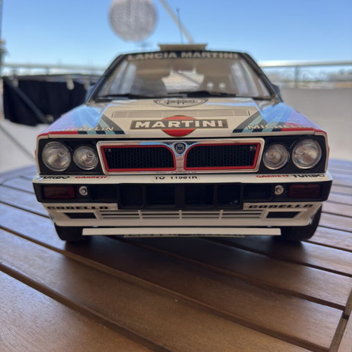 Lancia Delta Integrale 1/8 scale model new with 100 issues