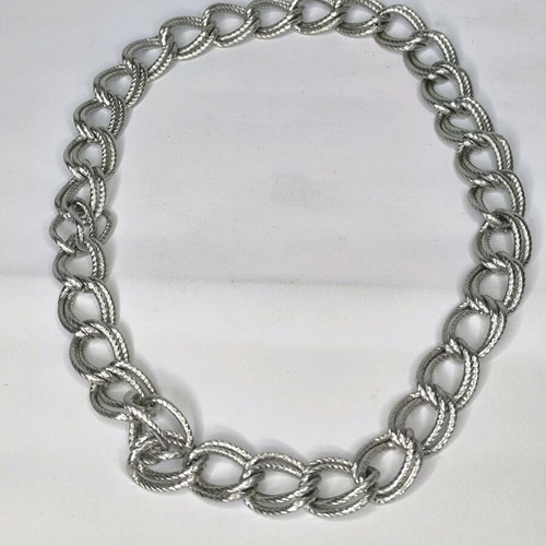 Aluminum chain necklace like new