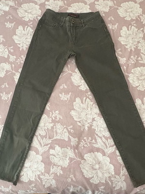 Damaged Jeans fitted jeans like new, green, size M