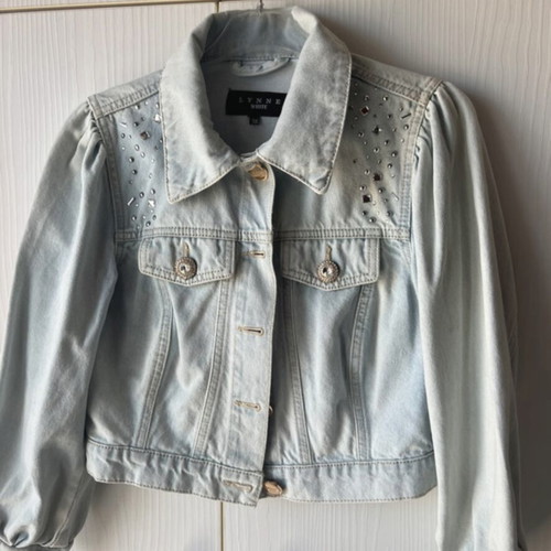 Lynne denim jacket like new, short with 3/4 sleeve, blue