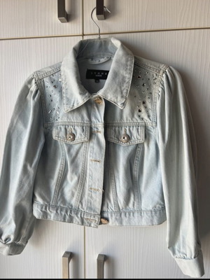 Lynne denim jacket like new, short with 3/4 sleeve, blue