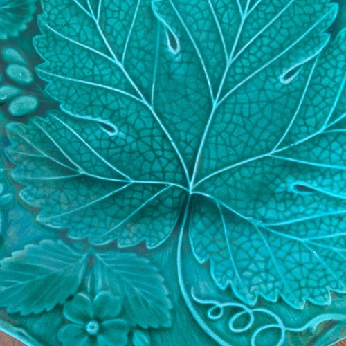 Wedgwood Majolica antique plates like new, set of 2