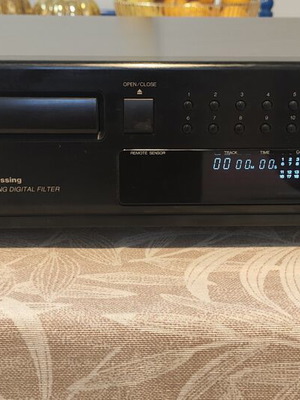 Denon DCD-725 vintage CD player με ALPHA Processing