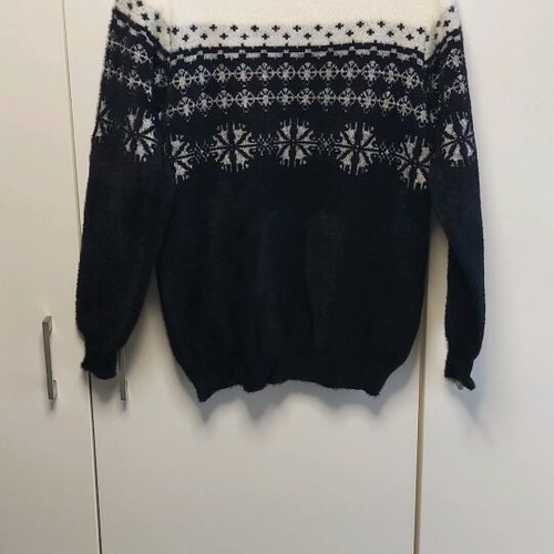 Jasmine women's sweater like new, one size, black and white