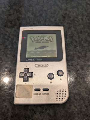 Game Boy Pocket ασημί σε πολύ καλή κατάσταση