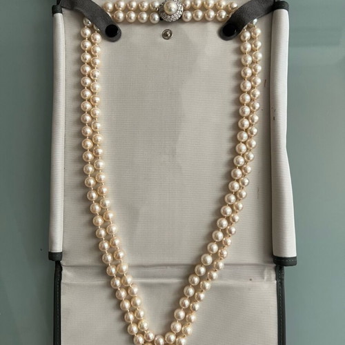 Women's pearl necklace with South Sea pearls and diamond clasp like new