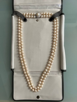 Women's pearl necklace with South Sea pearls and diamond clasp like new