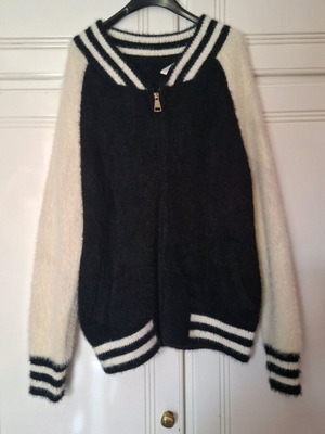 Fuzzy cardigan with bees Large like new, black and white