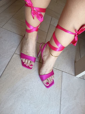 Pink high-heeled sandals with ankle ties, size 41