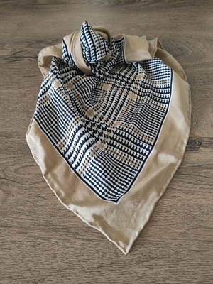 Codello silk scarf like new, pied de poule black white and tan