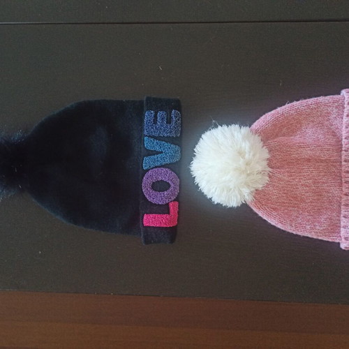Women's hats used, set of 2