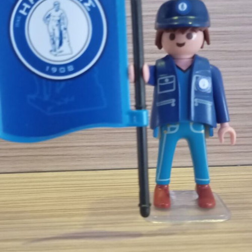 Playmobil fan of Iraklis figure like new with flag base