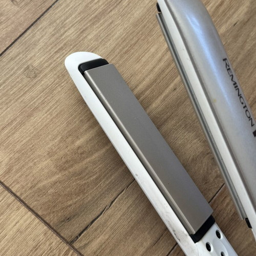 Remington S8901 Hydraluxe Pro Hair Straightener used, digital control