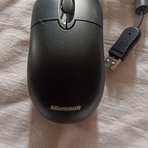 Desktop computer system with 19” ViewSonic LED monitor, Microsoft keyboard and mouse like new
