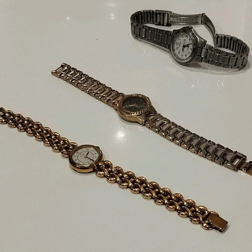 Wristwatches women's like new, pack of 3, gold and silver colors