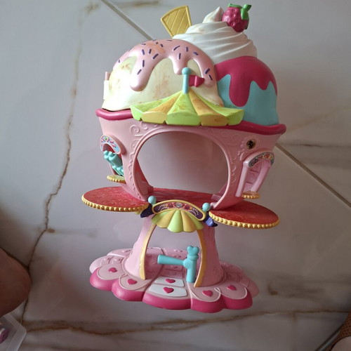 Strawberry Shortcake playhouse for mini figures