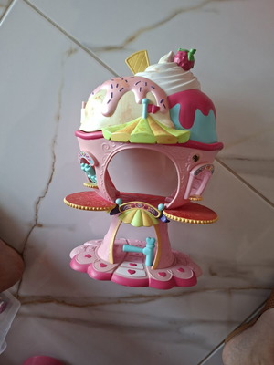 Strawberry Shortcake playhouse for mini figures