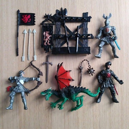 Knights & Dragons complete set children's toy like new