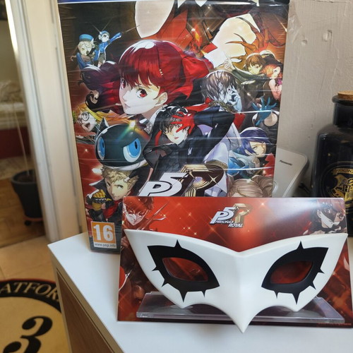 Persona 5 Royal Ultimate Collector's Bundle PS4 like new