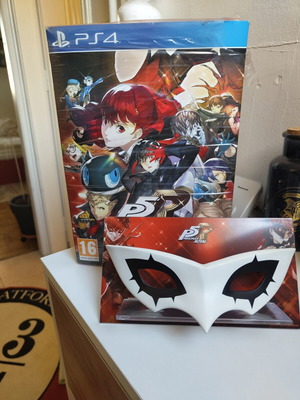 Persona 5 Royal Ultimate Collector's Bundle PS4 like new