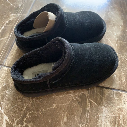 Ugg Australia low boots size 32.5 new, black