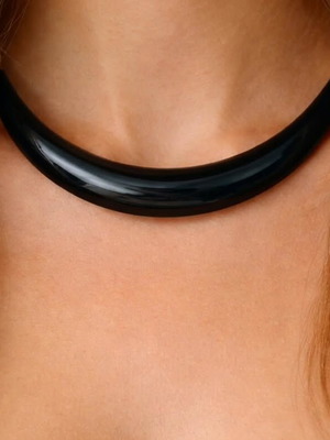Metal necklace black like new