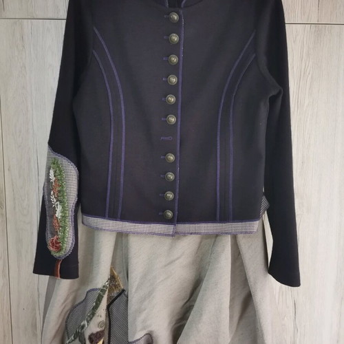 Tagier suit jacket and skirt used, purple with embroidery and balloon skirt