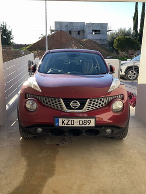 Nissan Juke 2011 1.6 automatic used, red