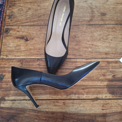 Fratelli Petridi black leather high heels size 40 like new